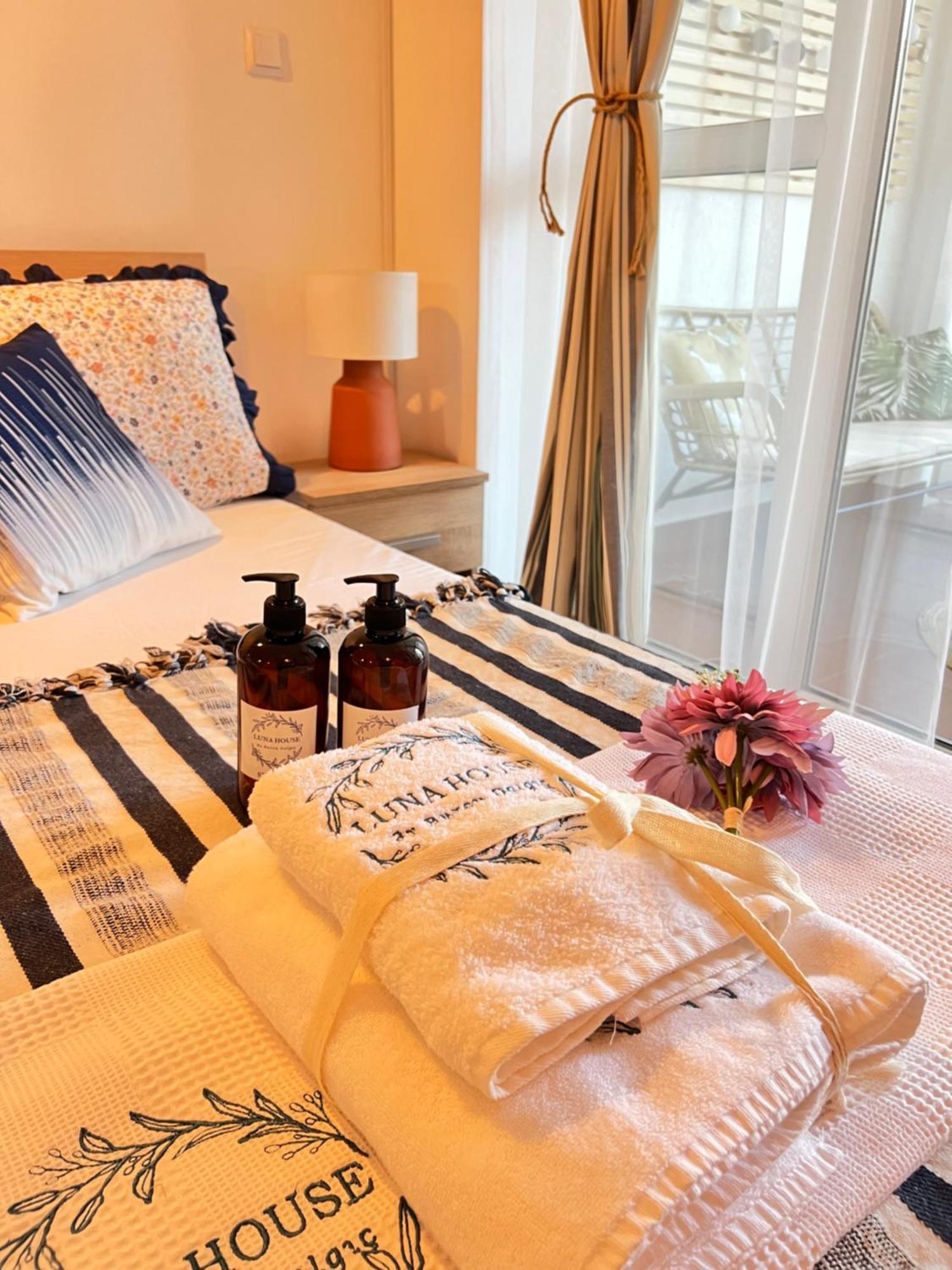 Luna House Lägenhet Budva